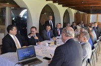 Líderes no Senado vão apresentar PEC sobre reforma tributária, anuncia Davi