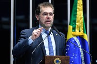 Plínio Valério cobra transparência quanto aos recursos do Fundo Amazônia