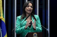 Eliziane comemora aprovação de projeto que criminaliza o caixa dois nas eleições