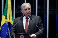 Investimento em tecnologia é essencial para país avançar, defende Izalci