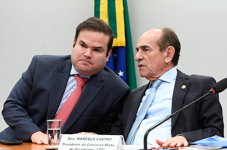 O relator, deputado Cacá Leão, e o presidente da Comissão Mista de Orçamento, senador Marcelo Castro