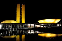 Congresso é iluminado de amarelo em alerta sobre as hepatites virais