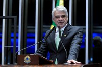 Humberto diz que é retaliação transferência de Lula para presídio comum