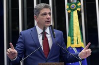 Bolsonaro desvaloriza a política ambiental, critica Rogério Carvalho