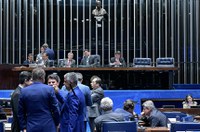 Licença para militares e idade limite para pensão estão na pauta do Plenário