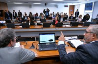 Limite para deduzir doações a fundos de direitos das crianças no IR pode subir para 6%