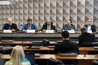 Previdência: debatedores criticam ideia de tramitação sumária da reforma no Senado