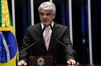 Humberto destaca movimento em defesa da educação pública