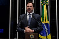 Acir Gurgacz saúda mulheres que participaram da Marcha das Margaridas