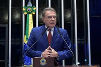 Alvaro Dias pede o retorno da menor Naomi Ghisi ao Brasil