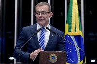 Contarato critica posicionamento do governo quanto ao meio ambiente