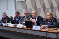 Debatedores criticam nova Previdência em segundo dia de audiências na CCJ