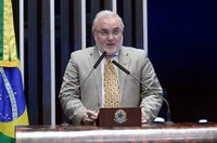 Jean Paul parabeniza alunos pela conquista em olimpíada de história