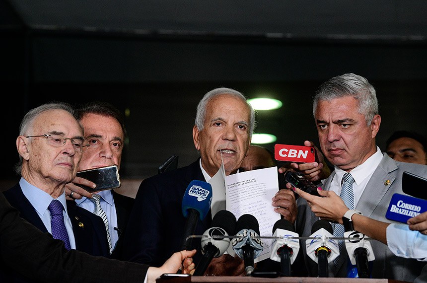 O manifesto é encabeçado pelo senador Oriovisto Guimarães (ao centro); Major Olimpio (à dir.) também assinou o documento