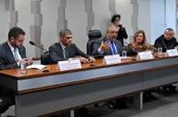 Debatedores pedem que mudanças na reforma não sejam feitas por PEC paralela
