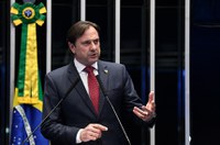 Uso político das queimadas na Amazônia prejudica a economia do país, diz Gurgacz