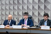 Comissão que analisa criação do Médicos pelo Brasil ouve Weintraub e cubanos