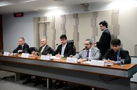 Debatedores defendem Médicos pelo Brasil e fazem sugestões ao Revalida