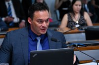 Comissão aprova projeto que regulamenta profissão de salva-vidas