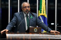 Paulo Paim elogia atitude de Davi ao corrigir erro em MP