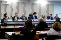 Revalidação de diploma deve ser periódica e regionalizada, defendem médicos   