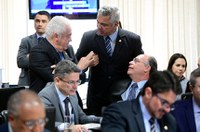 Policiais ganham regras mais brandas de aposentadoria na PEC paralela