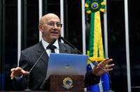 Confúcio Moura defende reforma da educação