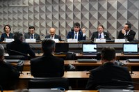 Convidados a debate pedem ampliação de atendimento médico no interior do país