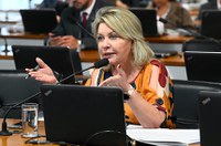 CDH aprova exigência de espaços para aleitamento materno em creches