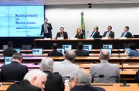 Debatedores manifestam preocupação com mudanças na Receita Federal