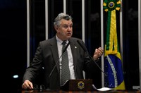 Luis Carlos Heinze parabeniza o batalhão da polícia militar de Caxias do Sul