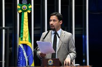 Rodrigo Cunha destaca fraudes no transporte escolar em Alagoas