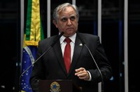 Izalci defende que Previdência de militares inclua policiais e bombeiros