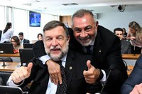 Serviço público precisa ter intérprete em Libras, diz CDH