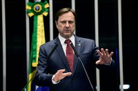 Gurgacz festeja início das obras de esgotamento sanitário em Ji-Paraná (RO)