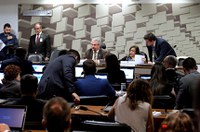 CPI das Fake News vota convocação de executivos de Google, Facebook e Twitter