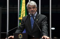 Fala de Bolsonaro na ONU leva Brasil a isolamento internacional, diz Humberto Costa