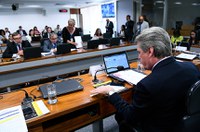 Fundeb, que garante verba mínima para escolas, será avaliado pela CE