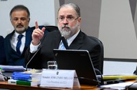 Aprovado pela CCJ, Augusto Aras diz que faltou ‘cabeça branca’ na Lava Jato 