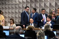 Comissão aprova, com emendas, MP do Médicos pelo Brasil