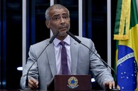 Romário lembra Dia Nacional dos Surdos