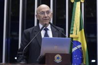 Confúcio Moura condena radicalização e pede consenso