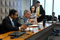 Adiada votação do relatório de MP que antecipa 13º de aposentados