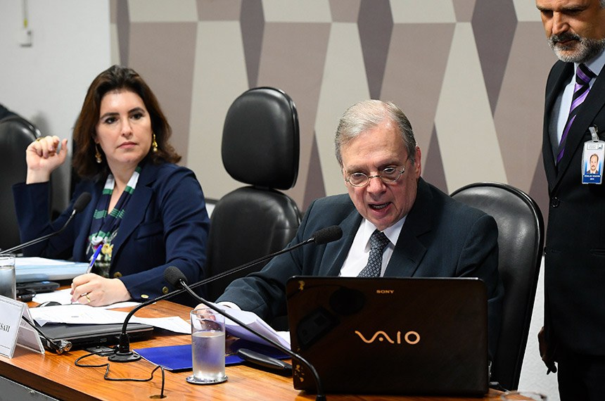 Senador Tasso Jereissati, relator da reforma da Previdência no Senado, ao lado da presidente da CCJ, senadora Simone Tebet