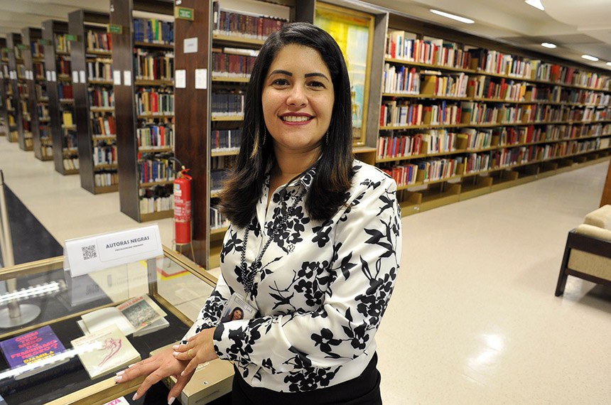 Patrícia Coelho, coordenadora da Biblioteca:  estereótipos atribuídos à cultura negra fazem parte da escrita das mulheres que figuram no boletim