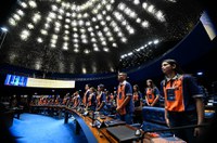 ‘Jovens senadores’ tomam posse no Plenário do Senado