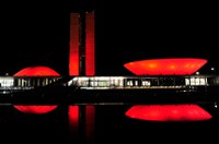 Congresso fica vermelho para lembrar luta contra Aids