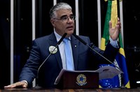 Eduardo Girão destaca prêmio conferido ao programa Criança Feliz, do governo federal