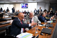 Cabe à Marinha fiscalizar embarcações com combustível nuclear, aprova CRE