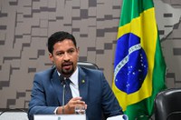 Comissão discute compartilhamento de licença-maternidade entre mãe e pai